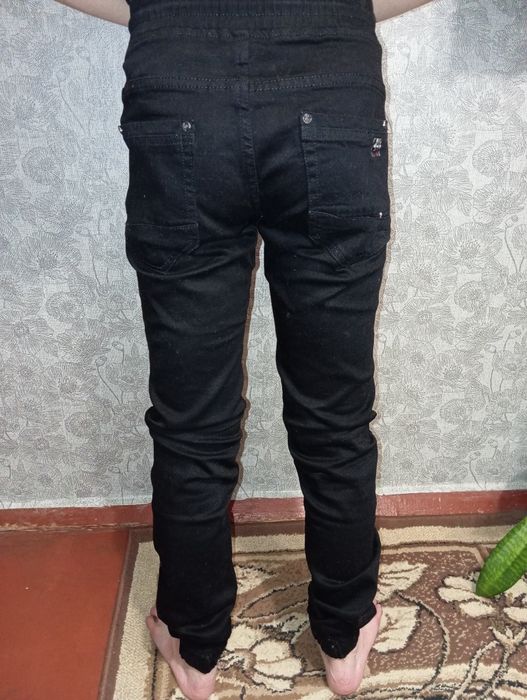 Джинси на підлітка