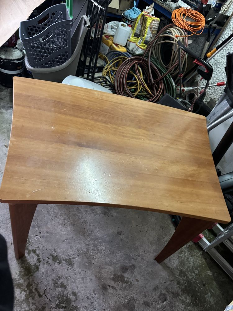 mesa de escritorio em madeira assimetrica