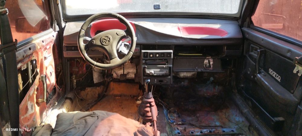 Продам   ваз 2109  по запчастинам поки що есть все