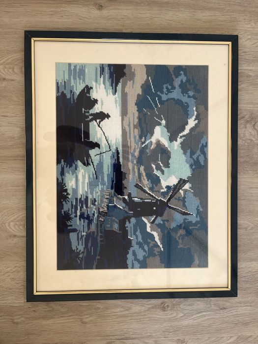 Quadro 60x50cm (L x A) com têxtil ponto tipo tapeçaria