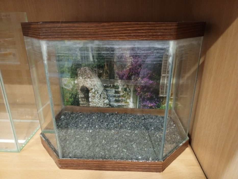 Продам аквариум  без крышки