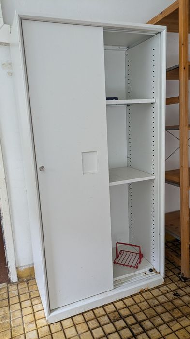 Armário de arrumação.