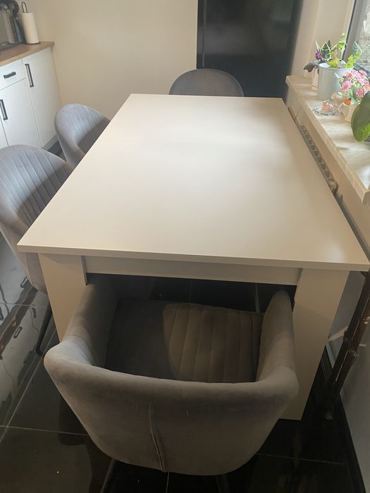 Komplet mebli kuchennych z krzeslami jak nowy