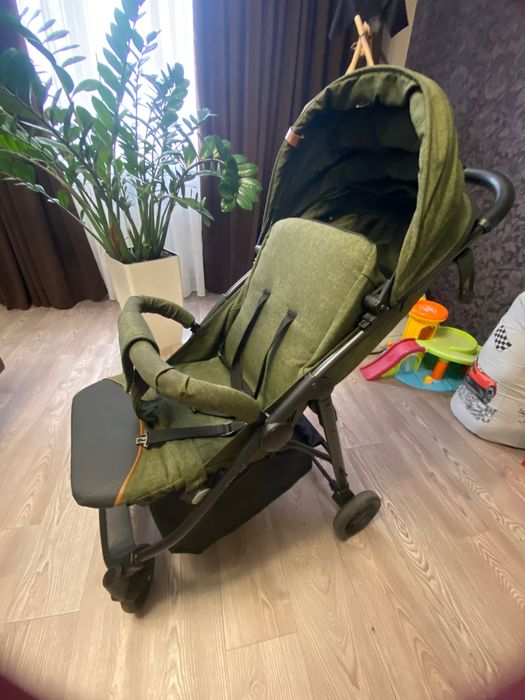 Прогулянковий візочок