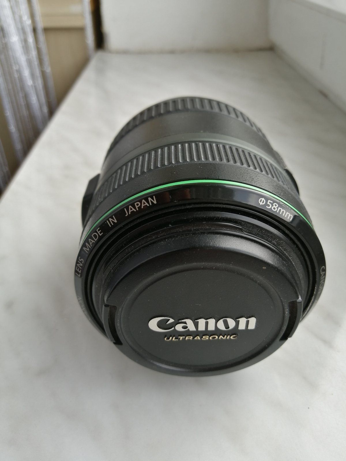 Canon zoom lens EF 70-300mm 1:4.5-5.6 DO IS USM