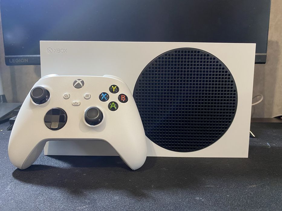 Продам Xbox Series S Відміний стан(Терміново!)
