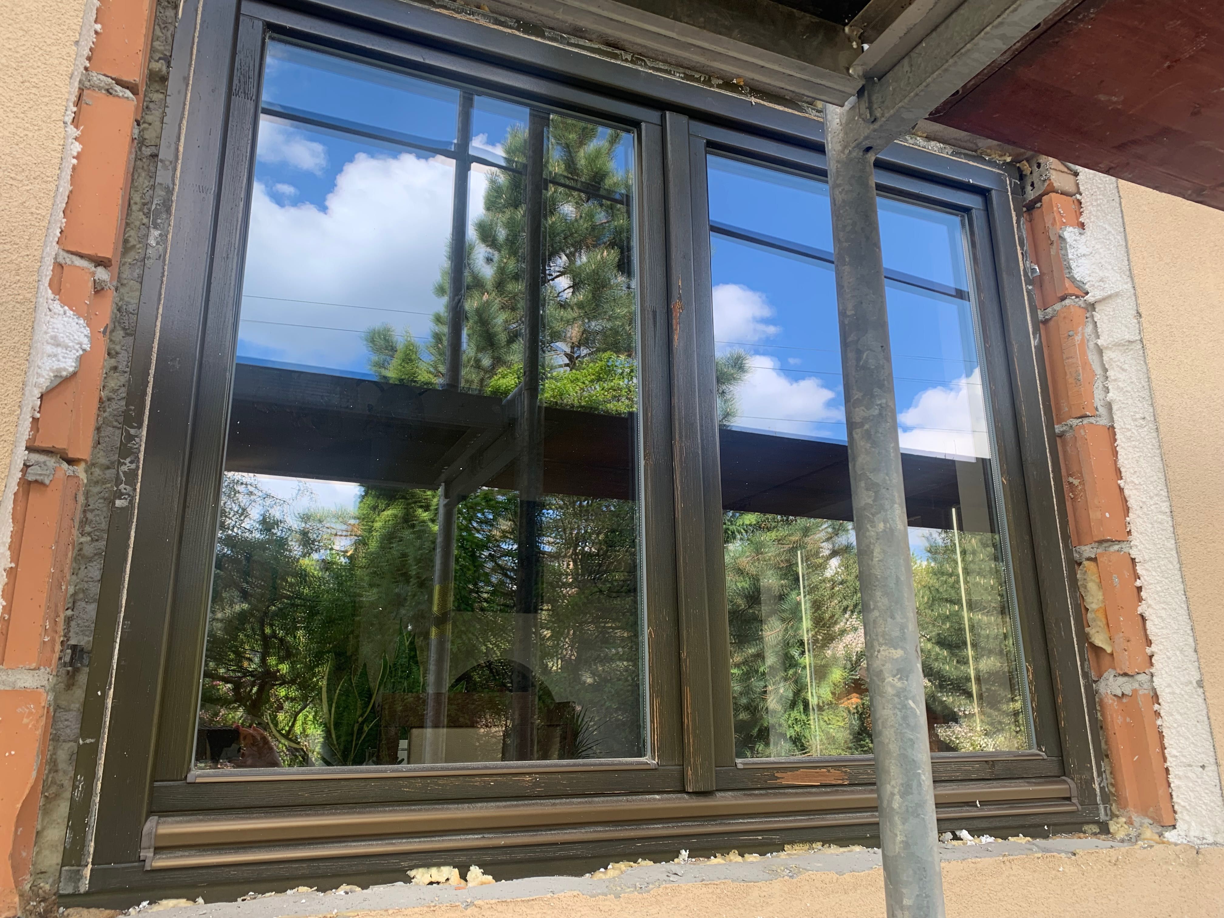 Okna drewniane używane z demontażu .Parapety metalowe gratis