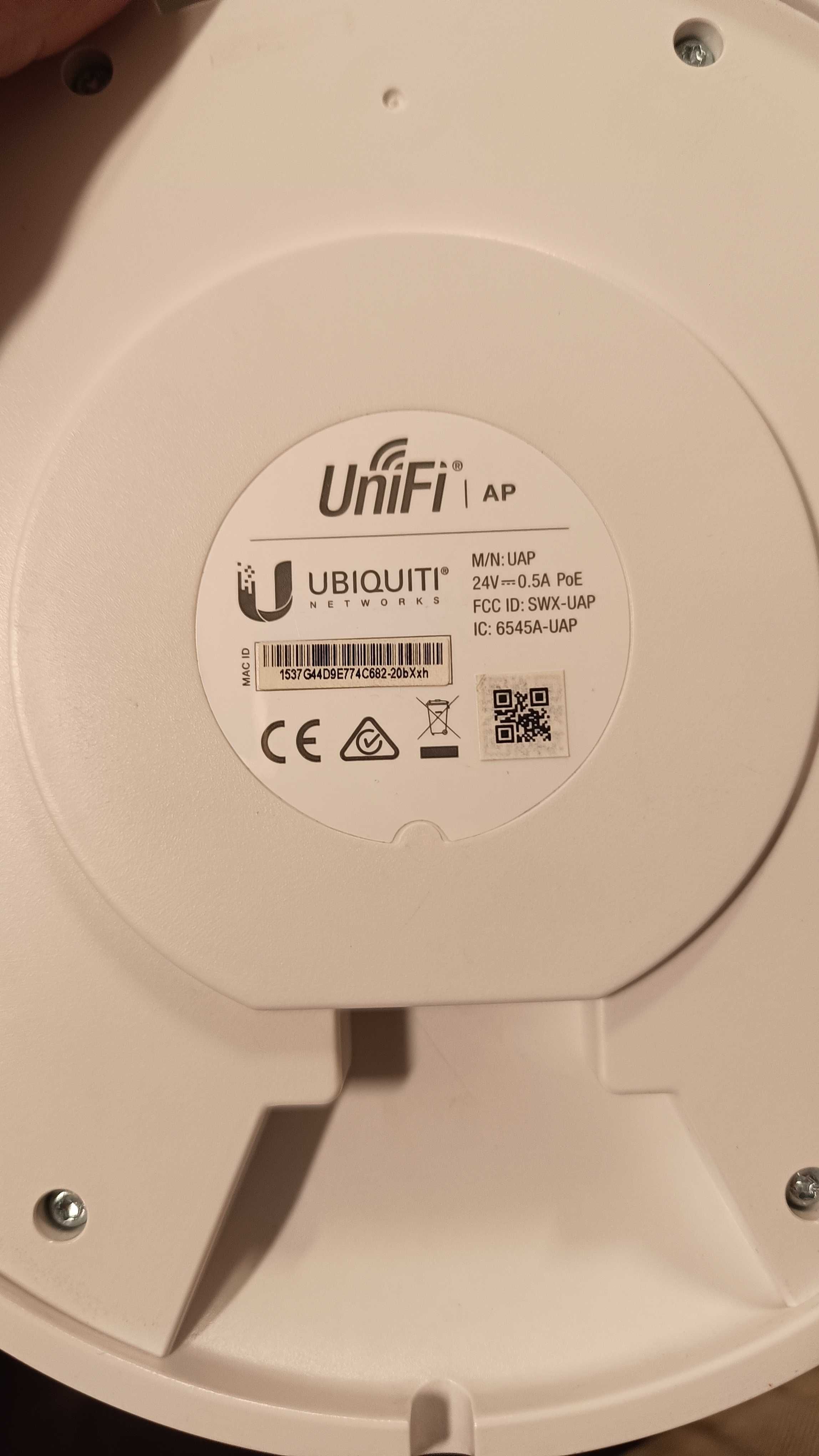 Accespointy, talerze, punkty dostępu WiFi Ubiquiti Unifi AP oraz AP LR