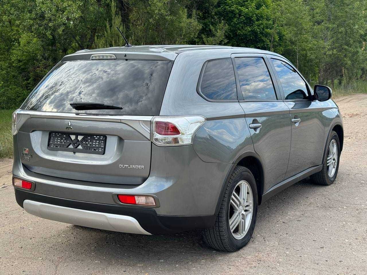 Mitsubishi Outlander 2015 рік