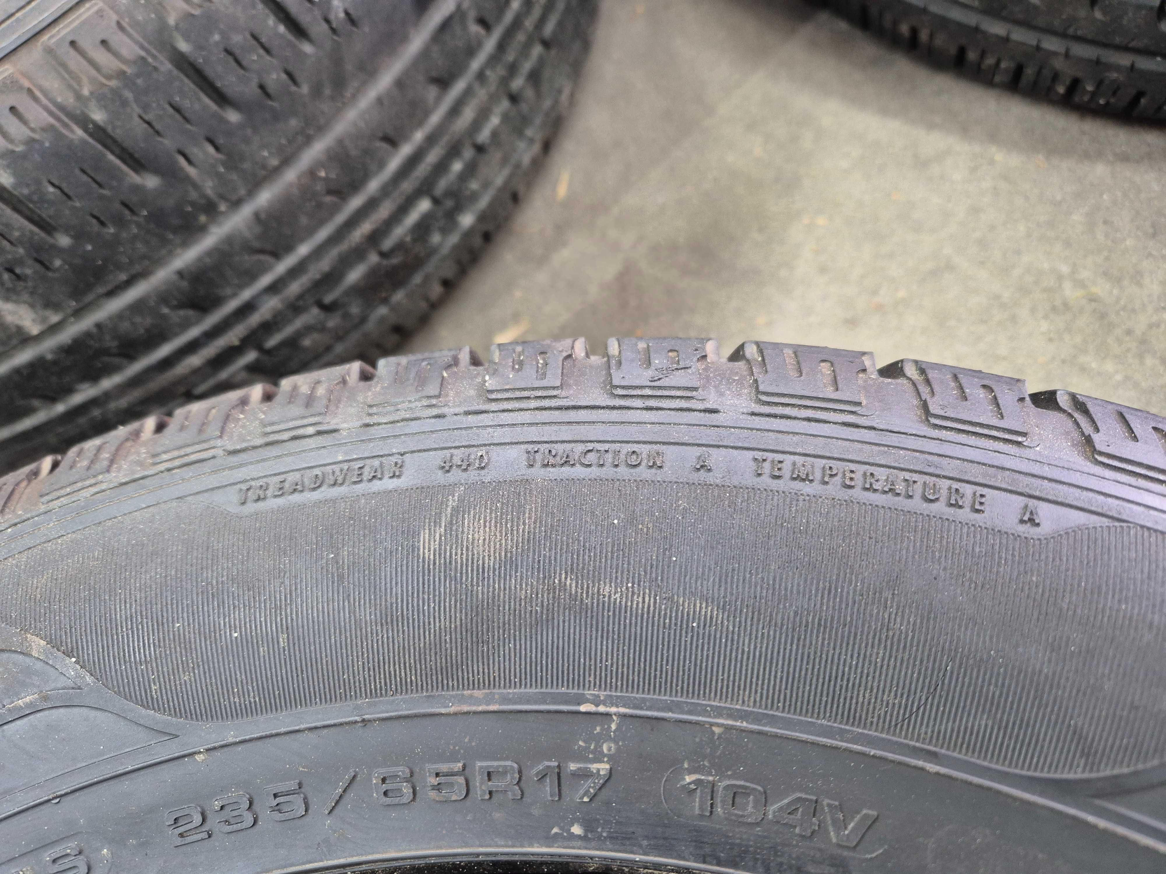 Goodyear Efficientgrip SUV 235/65r17 104V N2587
