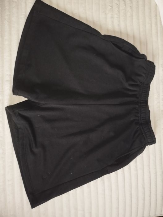 Nowe czarne spodenki