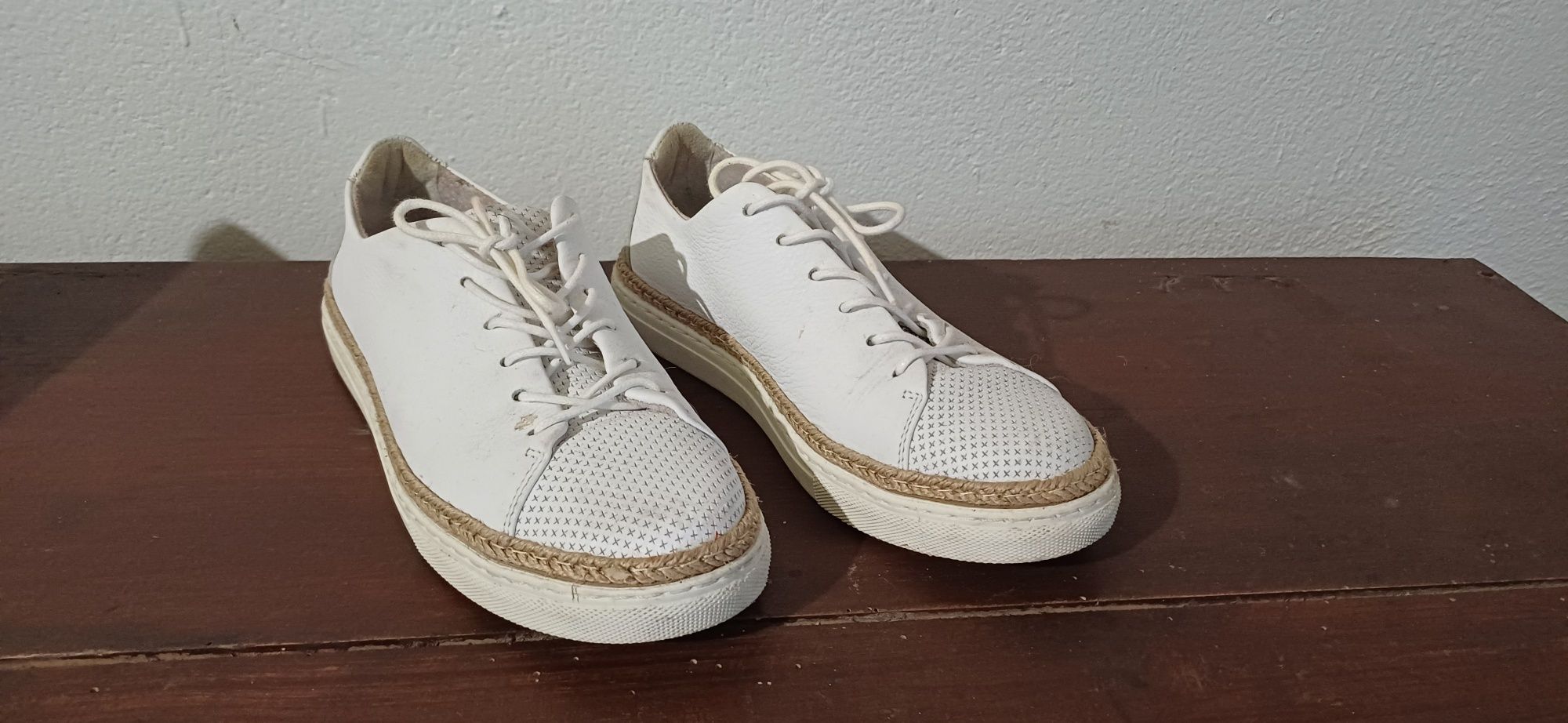 Sapato branco Hush Puppies