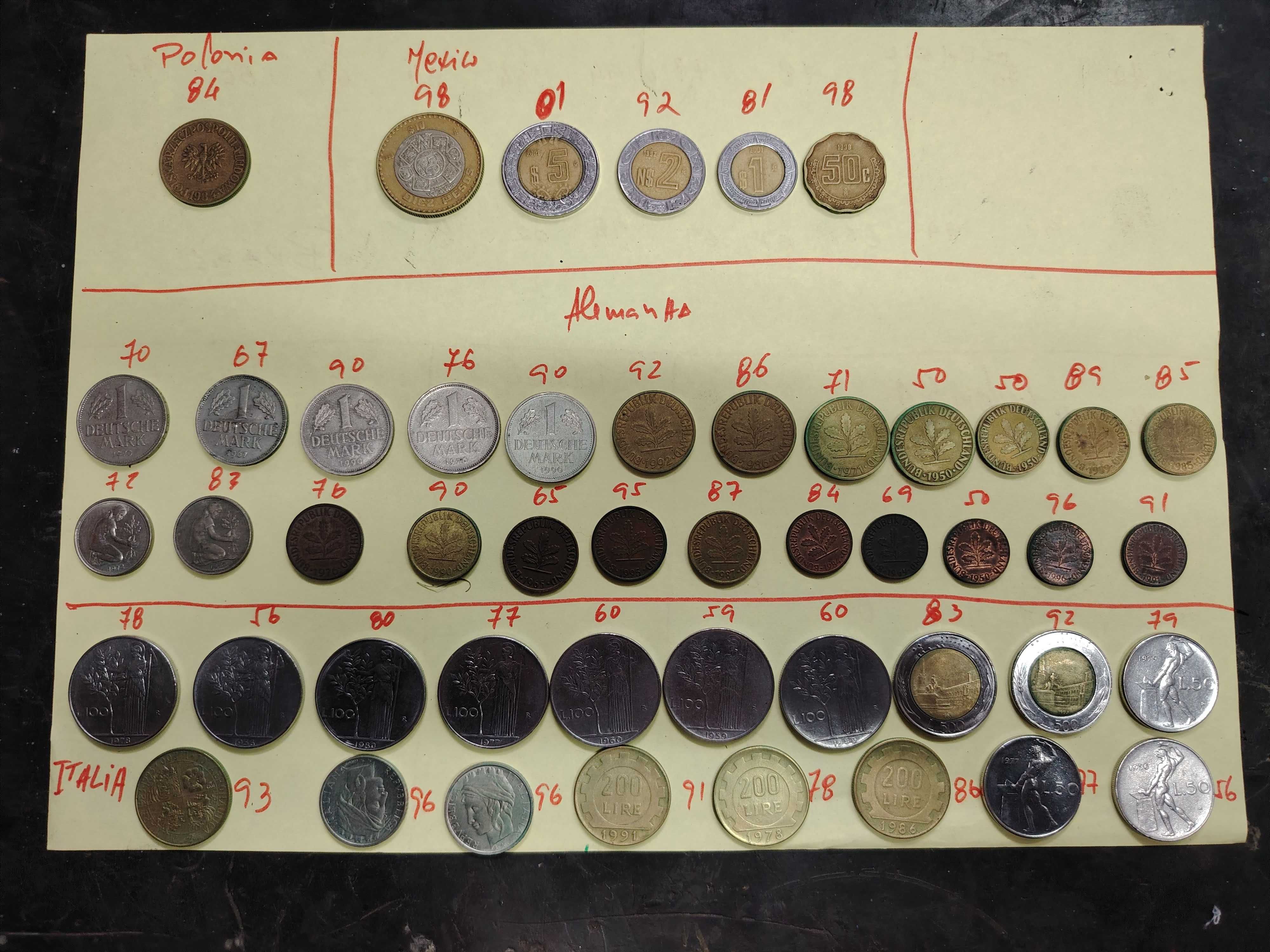 +- 180 Moedas de vários países.