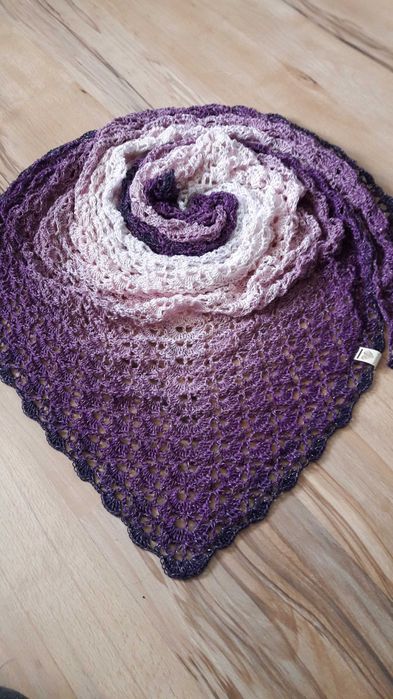 Chusta hand made szydełko ombre włóczka lilia fiolet biała złota nitka