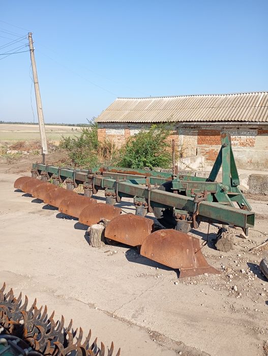 Плуг ПЛН 8-40 в ідеальному стані І
