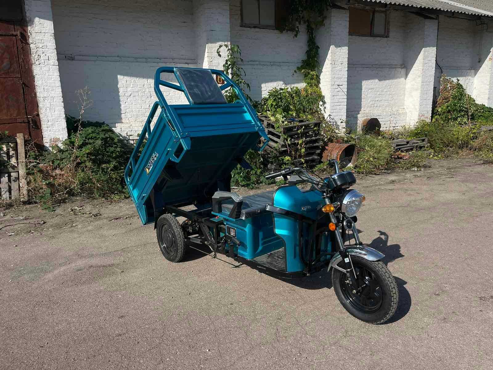 Електричний  вантажний мопед трицикл DOZER MODEL 1 відкидний борт.