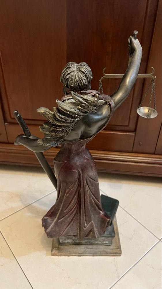 Estátua themis / justiça em bronze e mármore