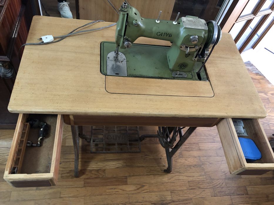 Maquina de costura antiga