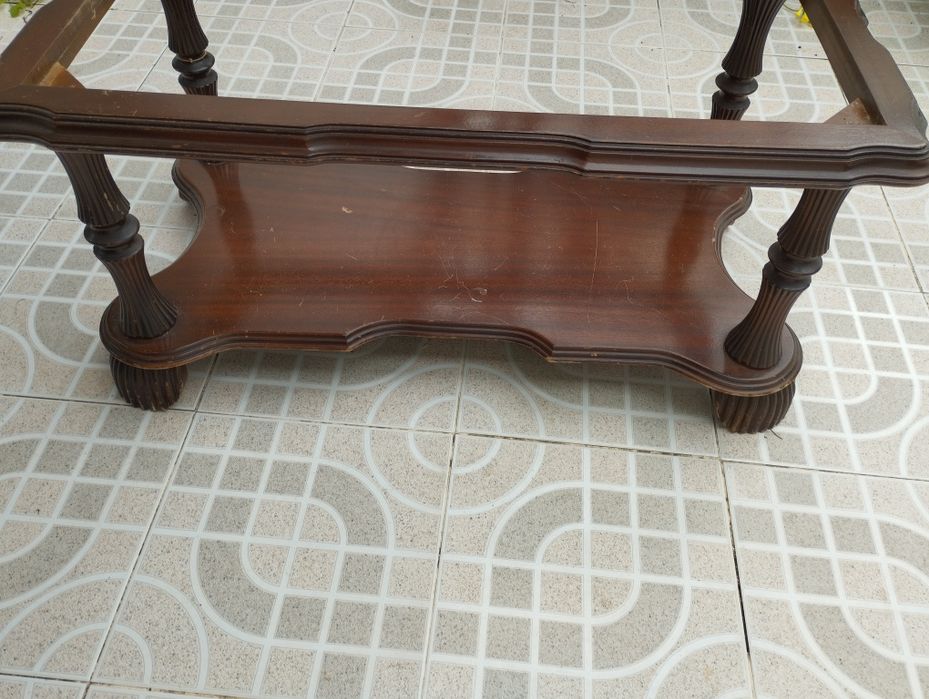 Estrutura de mesa para centro de sala