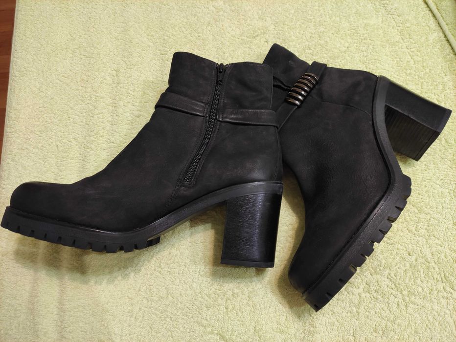 Ботинки шкіряні жіночі на широкому каблуці тракторна підошва р.41/27см