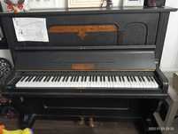 Pianino czarne drewniane