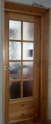 Drzwi drewniane oszklone z ościeżnicą i klamką PRAWE, LEWE