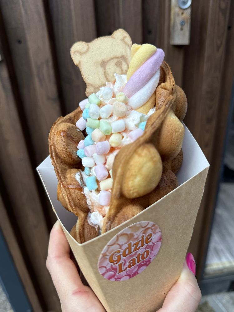 Sprzedaz dzialajacej budki z lodami, goframi, kawa oraz bubble tea