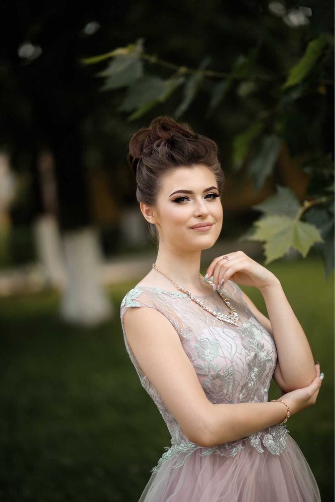 Випускна сукня в хорошому стані