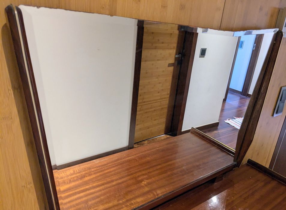 Toucador anos 50/60, madeira maciça, mogno vidrado.