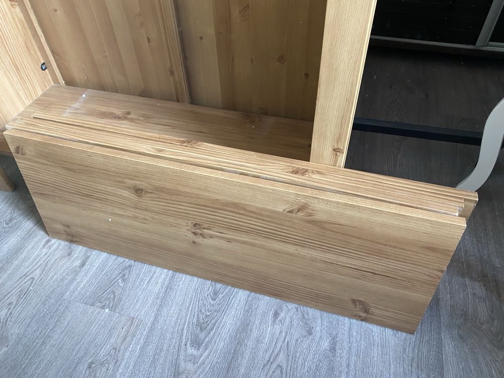 Regał Ikea z 4 półkami
