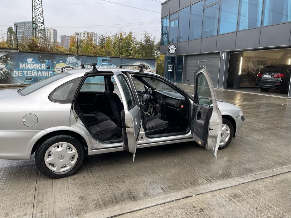 Продам хороший автомобиль полностью на ходу