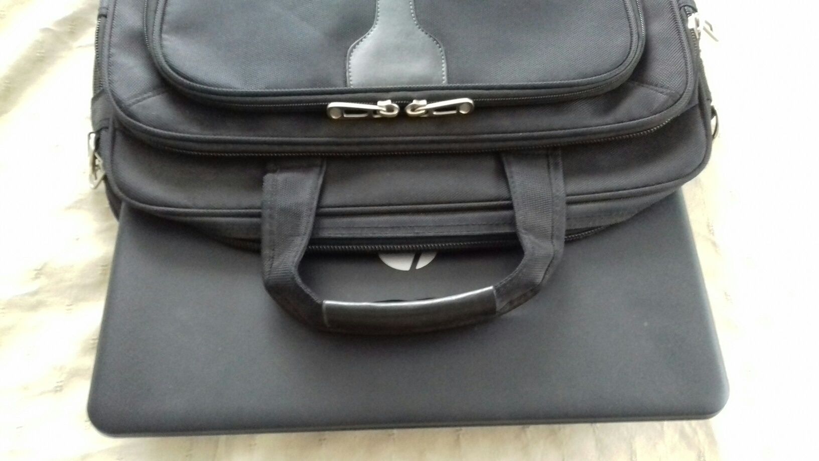 Torba na laptopa i dokumenty