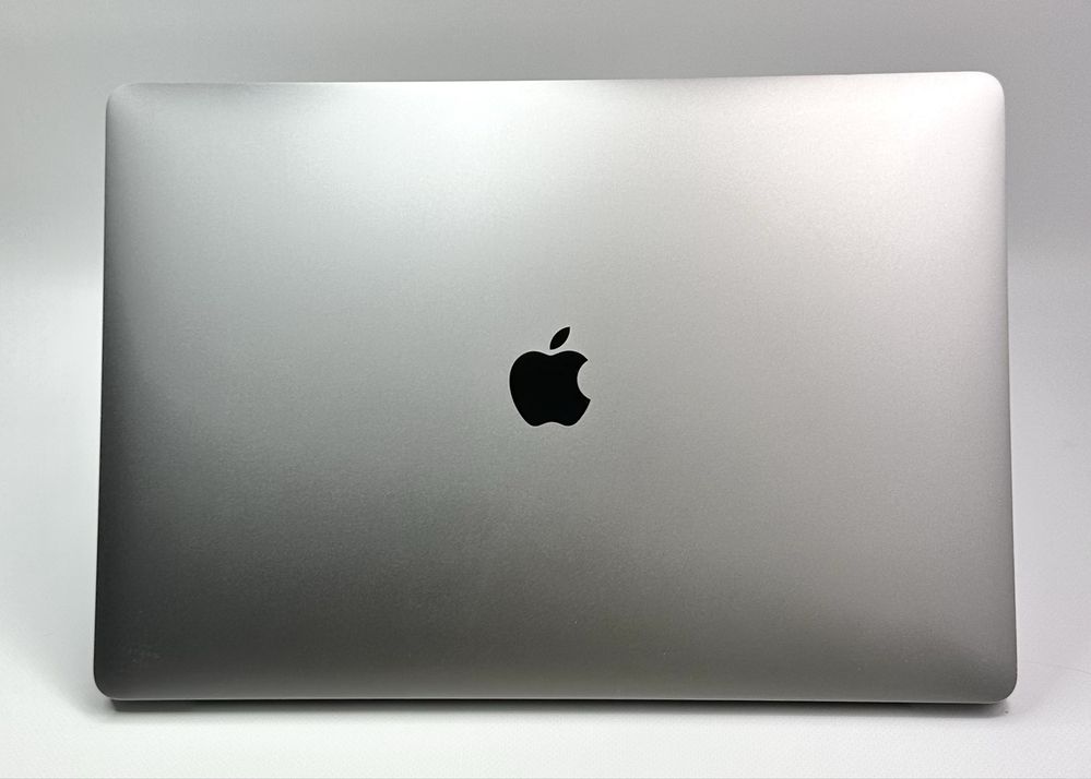 MacBook Pro 15.4”  2017 16/512 GB  Radeon 560 4 GB