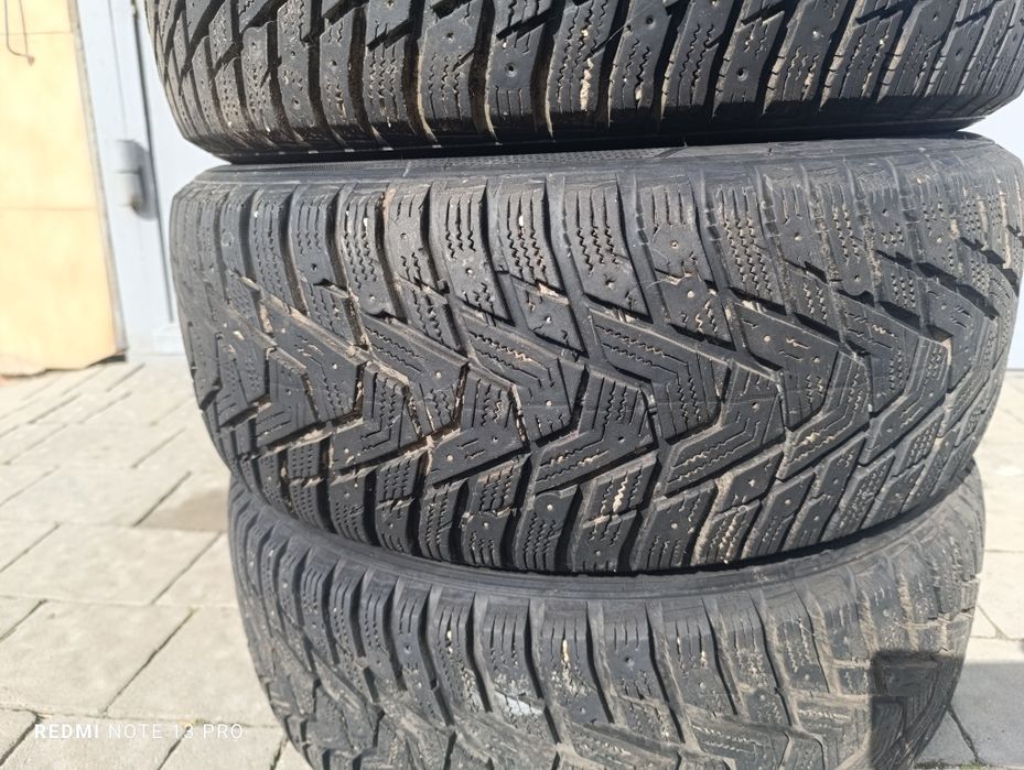 Шини зимові 215/55 R16