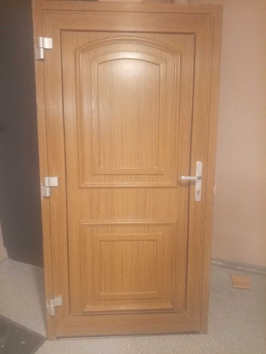 Drzwi wejściowe stan bardzo dobry