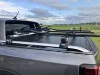 Bagaznik rowerowy THULE evo raised rail na relingi dachowe