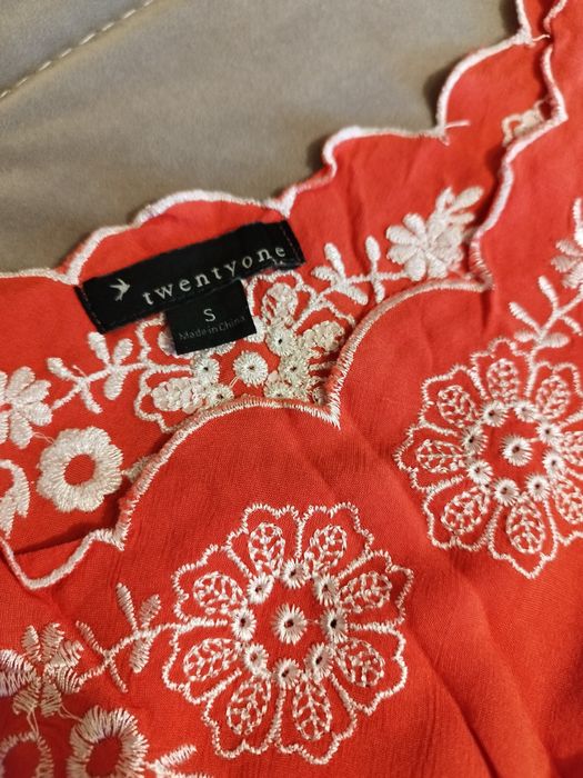 Bluzka czerwona z białymi kwiatami vintage/folk/Boho TwentyOne