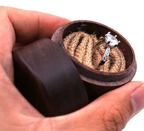 Drewniane, rustykalne pudełko na pierścionek, obrączki, biżuterię