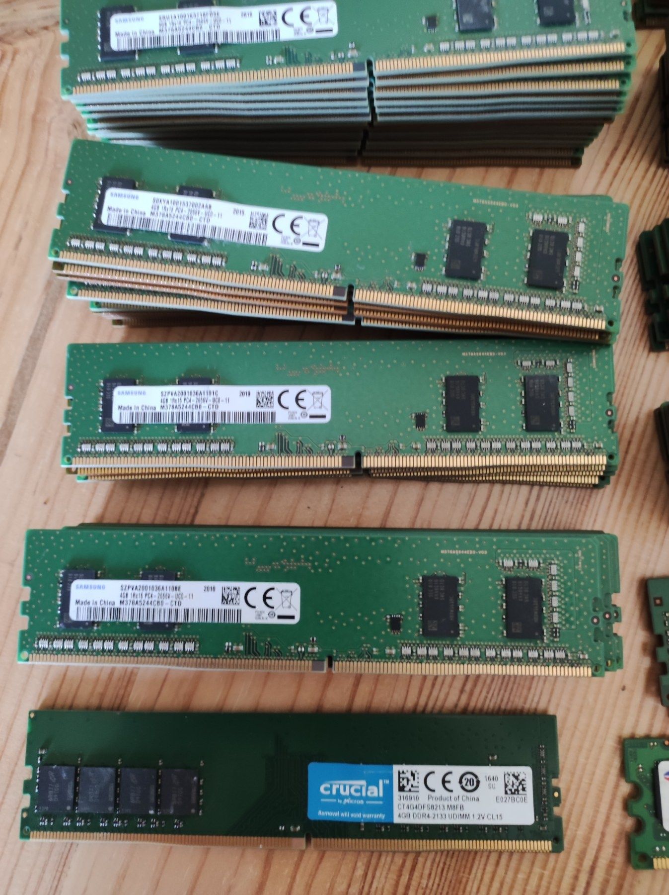 Оперативна пам'ять для комп'ютерів (RAM) DIMM DDR4 4GB ОПТ