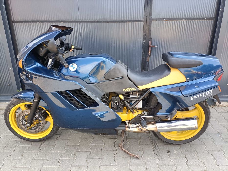 BMW K1 z dokumentami