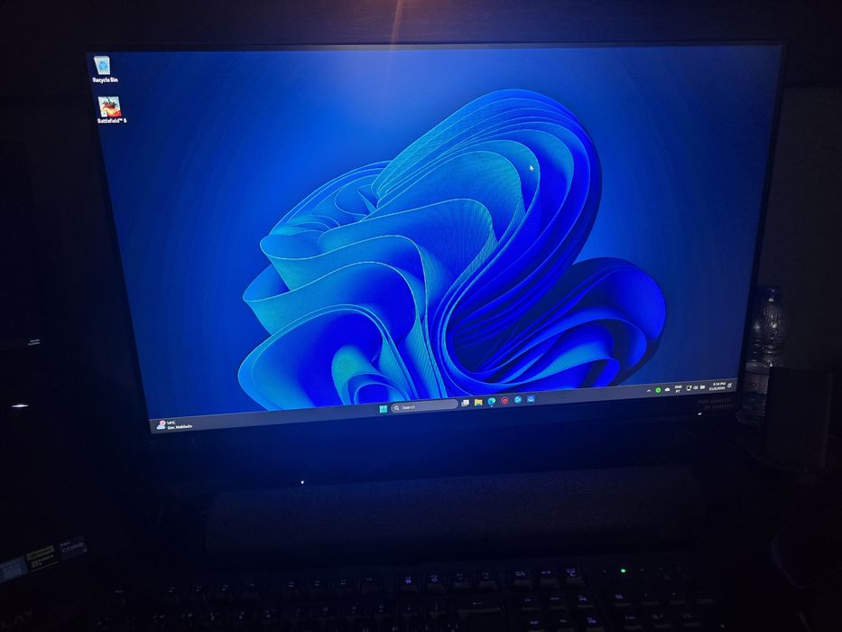 Portatil Gygabite Aorus 15 9KF + Monitor 27"