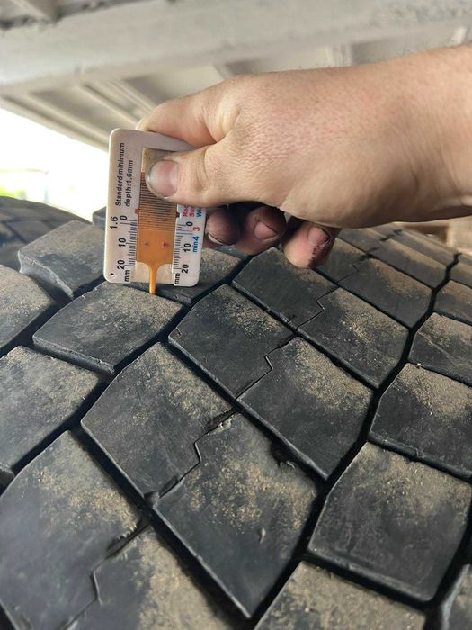 Шини вантажні Bridgestone M729 (ведущая) 315/80 R22.5