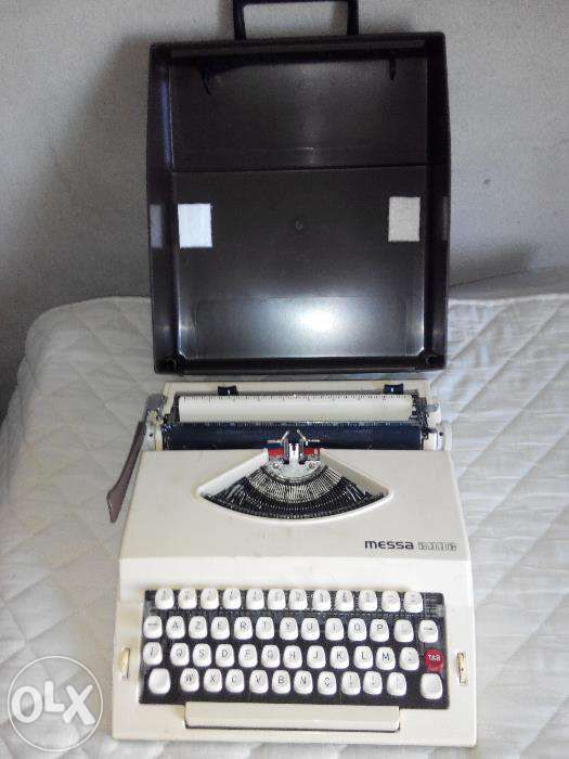 Máquina de escrever MESSA 2002