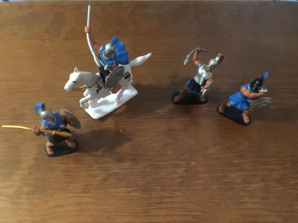 4 Bonecos PVC - exército romano - anos 80