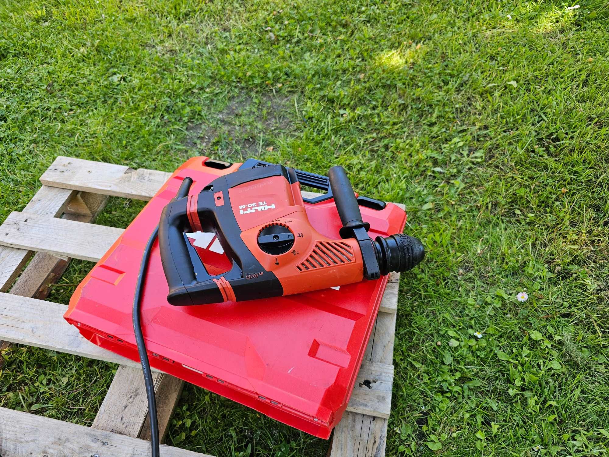 HILTI PM 30-M młotowiertarka z walizką stan BDB 3,6J