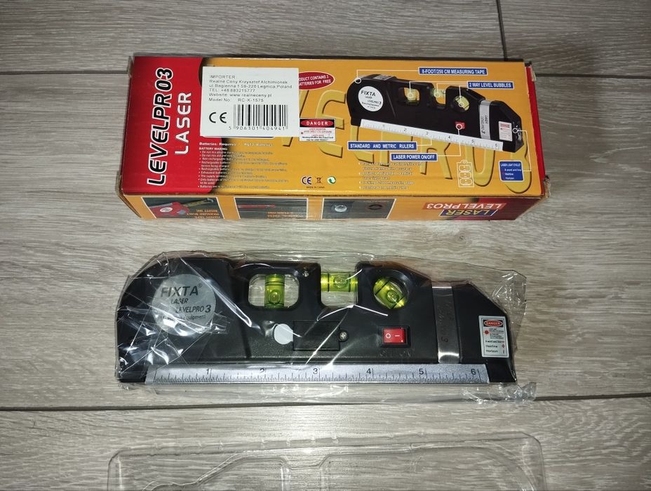 Poziomica laserowa z trzema libelkami