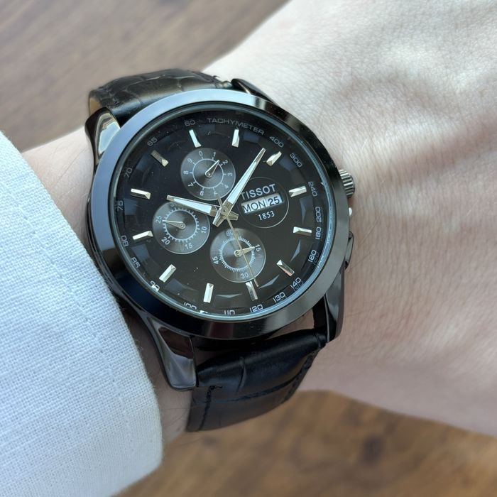 Чоловічий годинник Tissot чорного кольору на ремінці