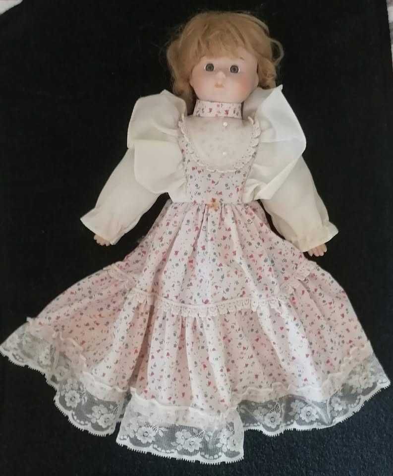 Três Bonecas de Porcelana