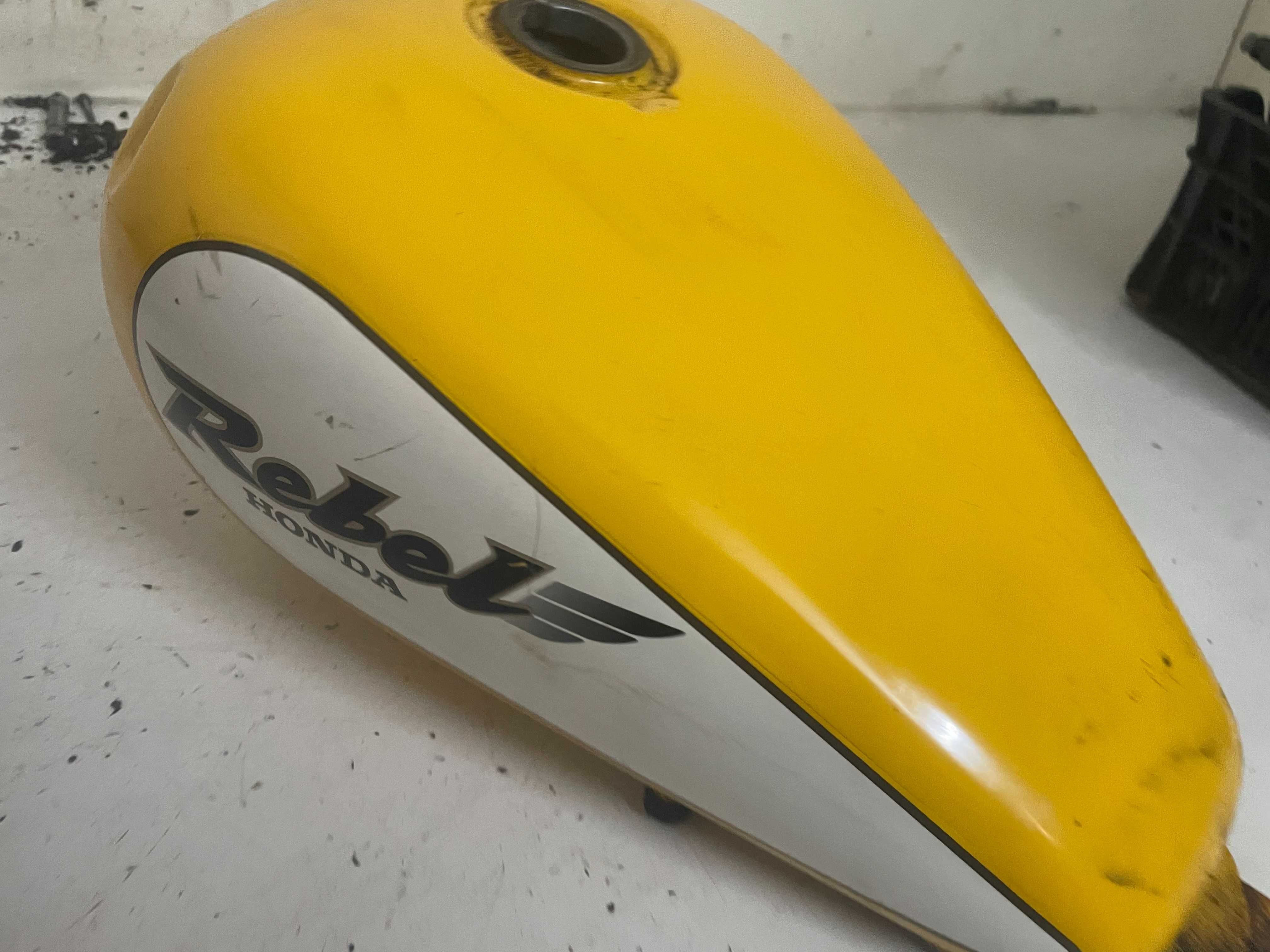 Honda Rebel 125 bak zbiornik paliwa