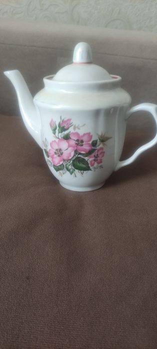 Чайная пара в полном комплекте! заварной чайник, молочник, сахарница.